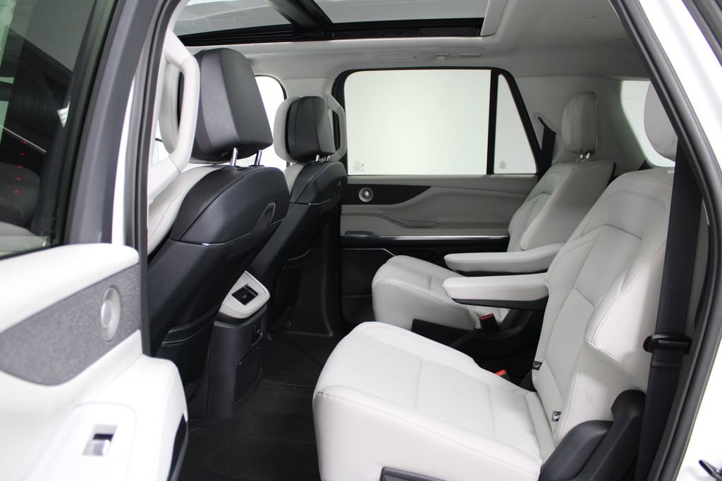 New 2025 Lincoln Navigator L Reserve image 28