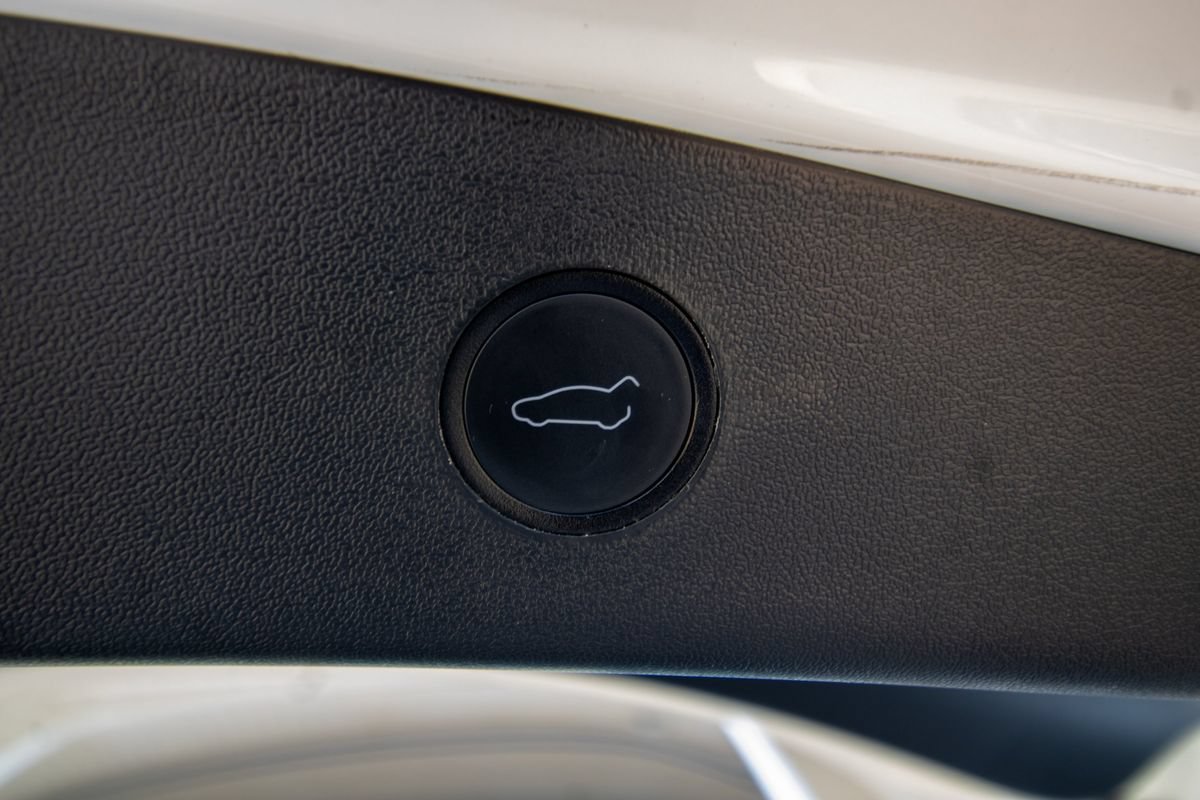 Used 2022 Tesla Model 3 Long Range AWD/4WD image 39