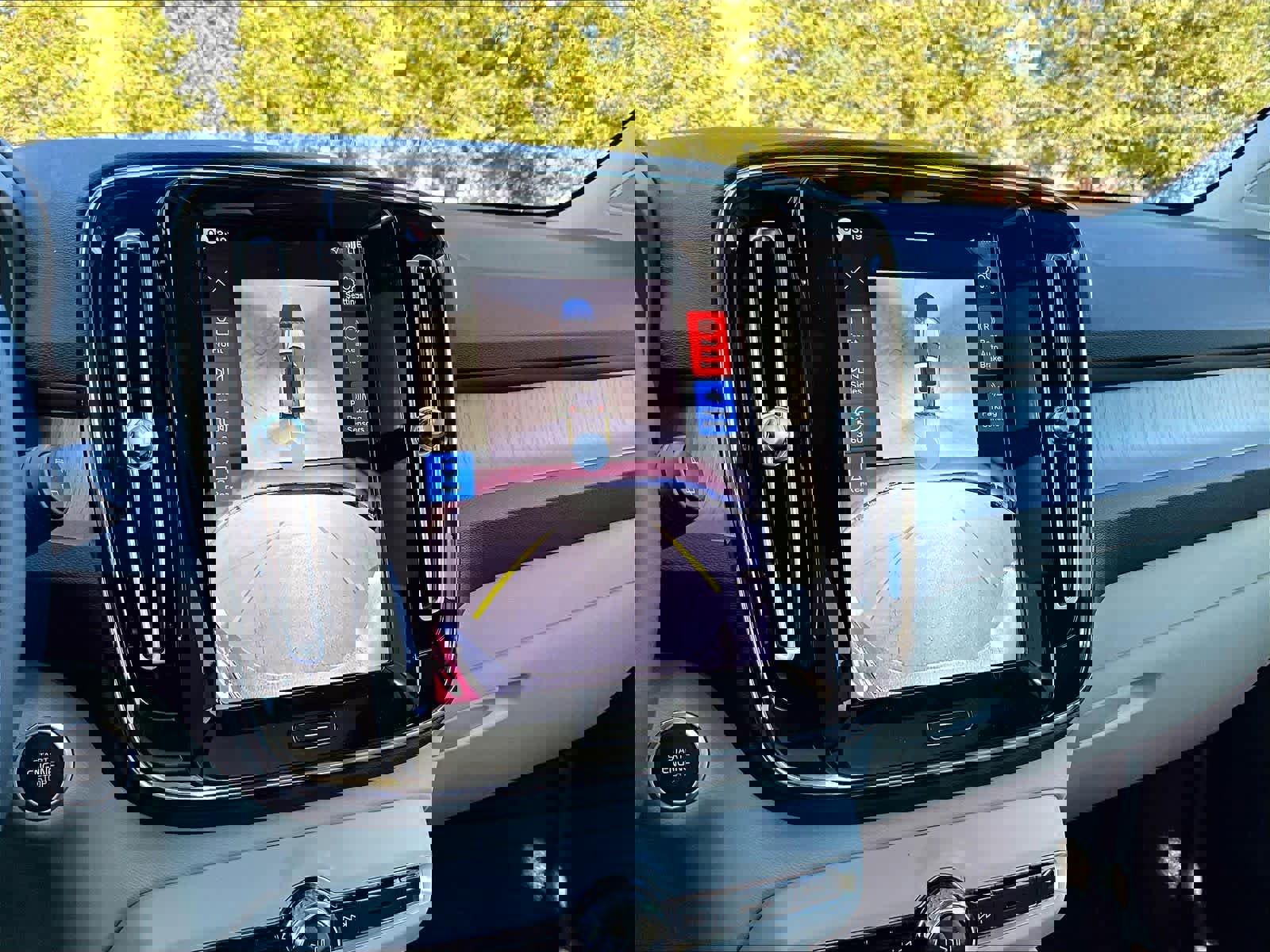 New 2026 Volvo XC40 B5 Plus w/ Protection Package Premier AWD/4WD image 20