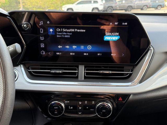 Used 2025 Chevrolet Trax LT FWD image 19