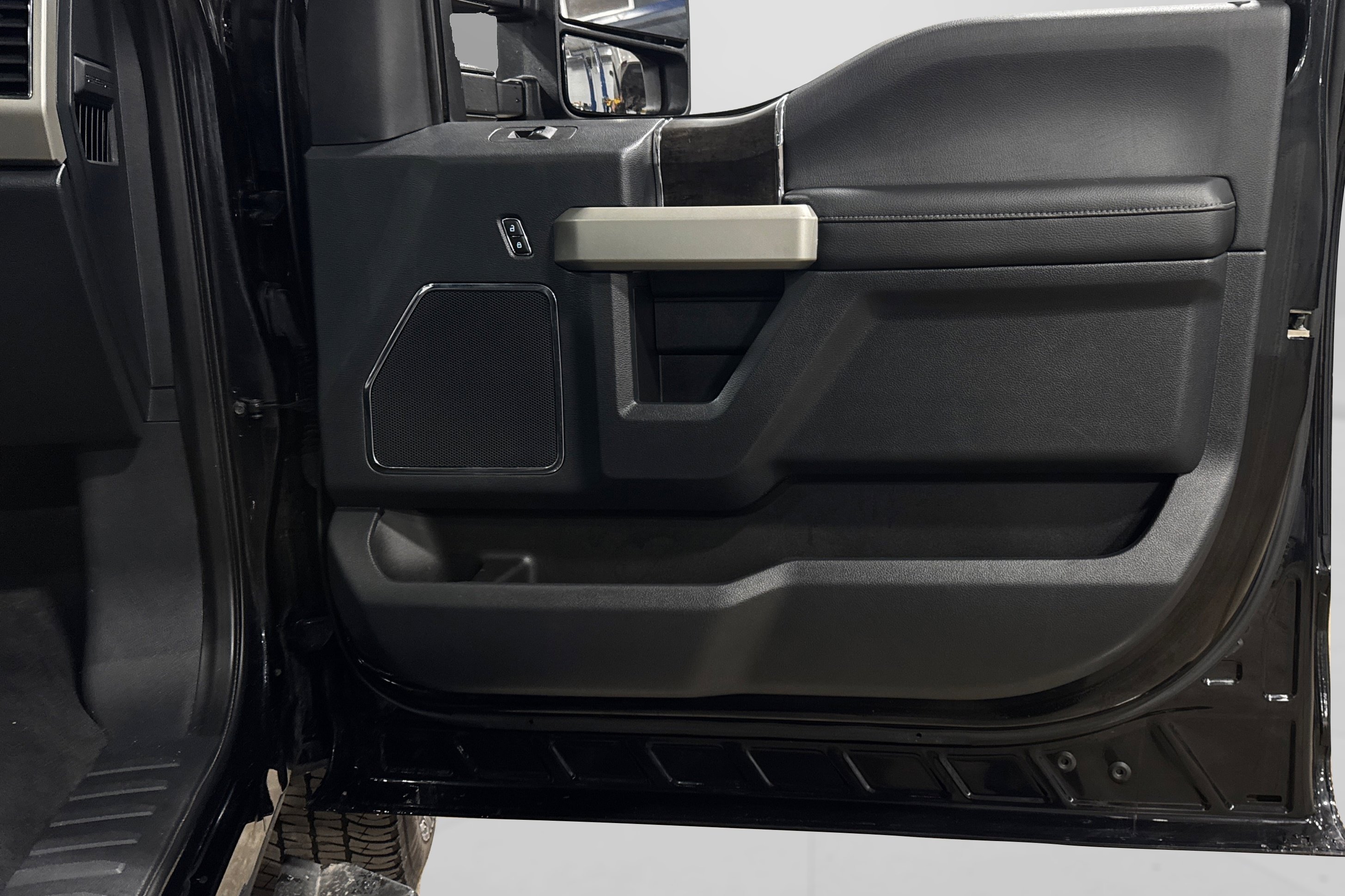 Used 2022 Ford F250 Lariat w/ Black Appearance Package image 44