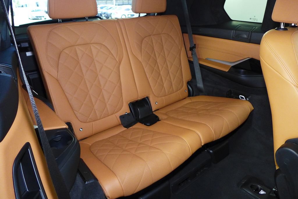 Used 2024 BMW X7 xDrive40i w/ M Sport Package AWD/4WD image 21