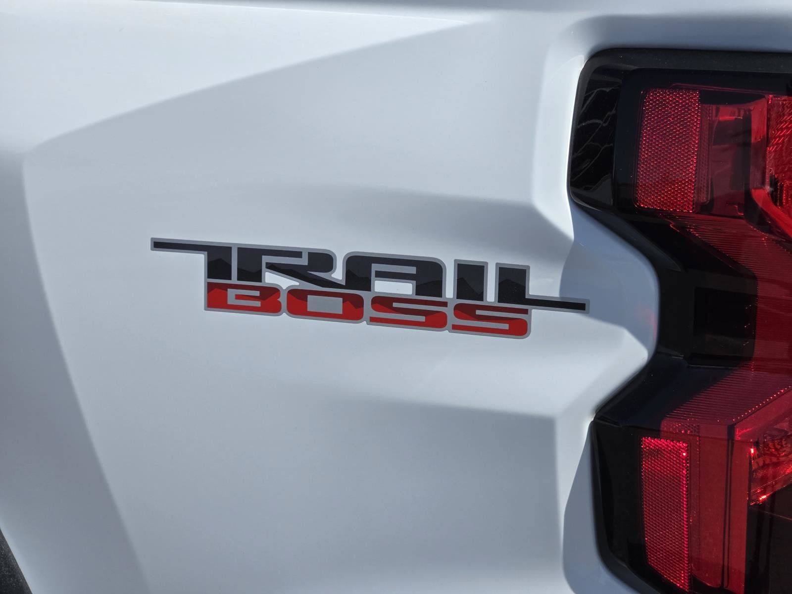Used 2025 Chevrolet Colorado Trail Boss AWD/4WD image 34