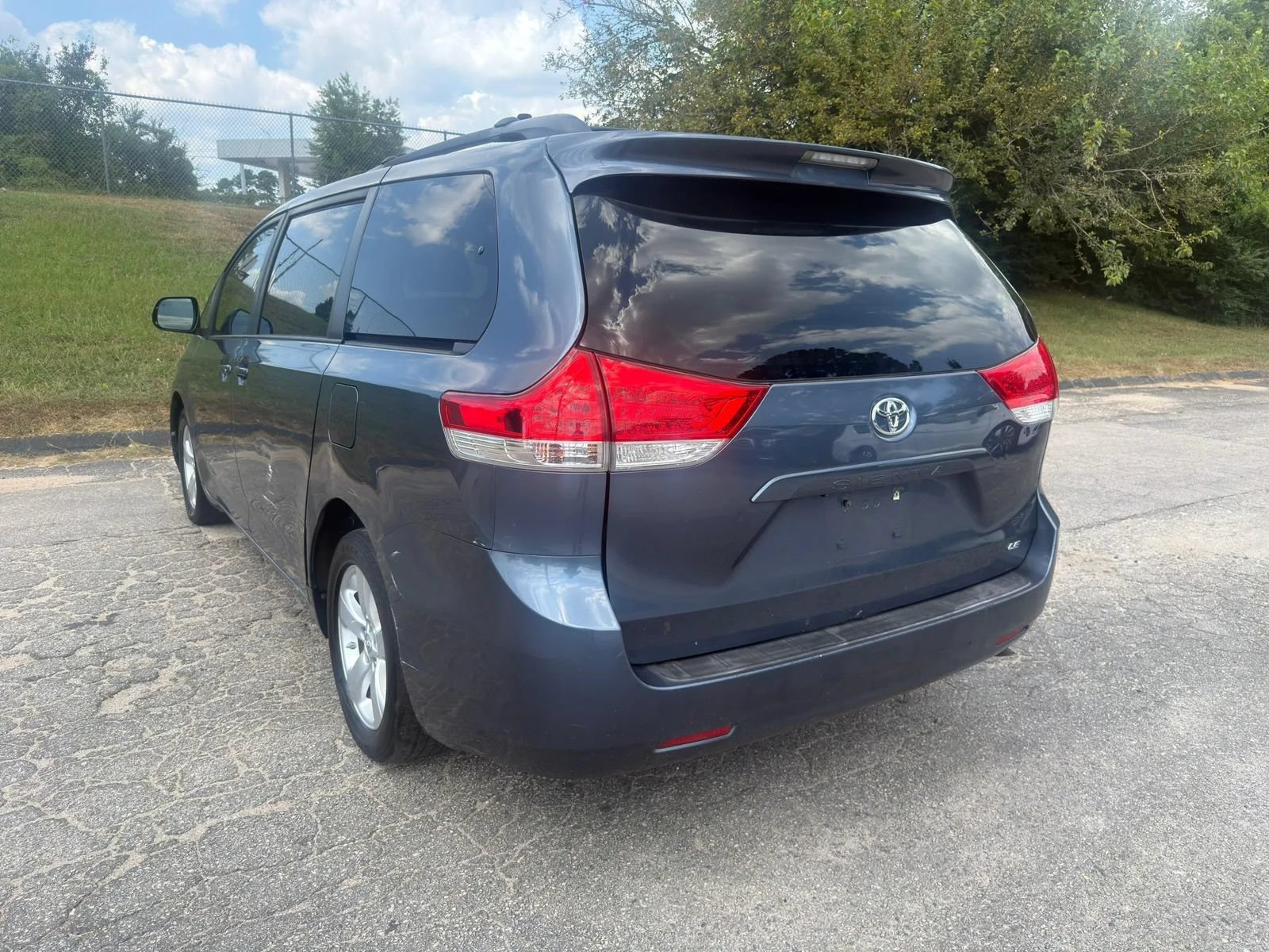 Used 2013 Toyota Sienna LE w/ Towing Pkg FWD image 7