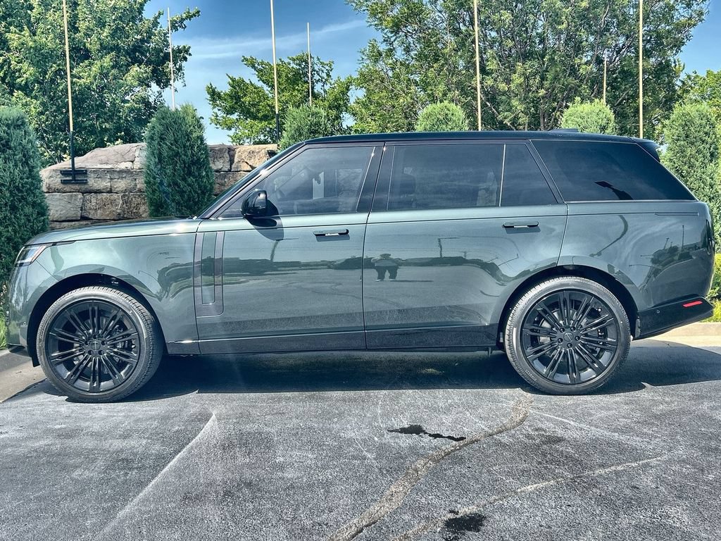 New 2026 Land Rover Range Rover Long Wheelbase SE AWD/4WD image 2