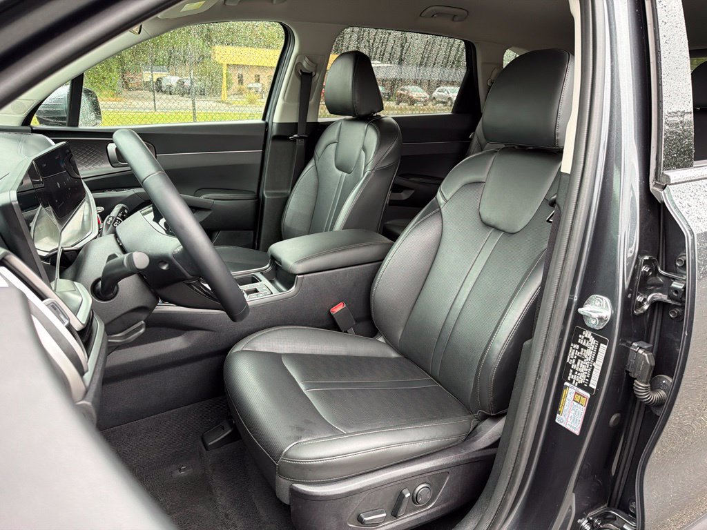Used 2024 Kia Sorento S FWD image 19