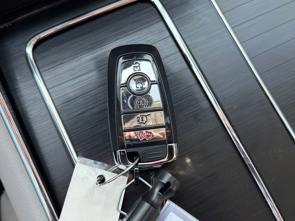 Used 2025 Lincoln Aviator Reserve w/ Equipment Group 201A AWD/4WD image 2