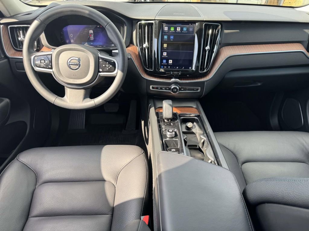 Certified 2023 Volvo XC60 B5 Plus image 11