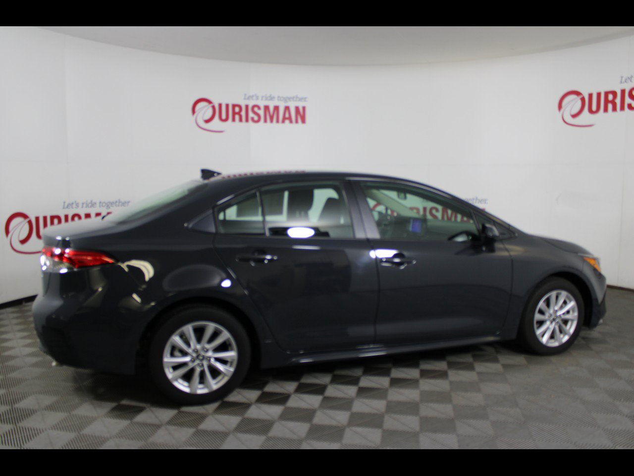 Used 2025 Toyota Corolla LE w/ LE Premium Package FWD image 9
