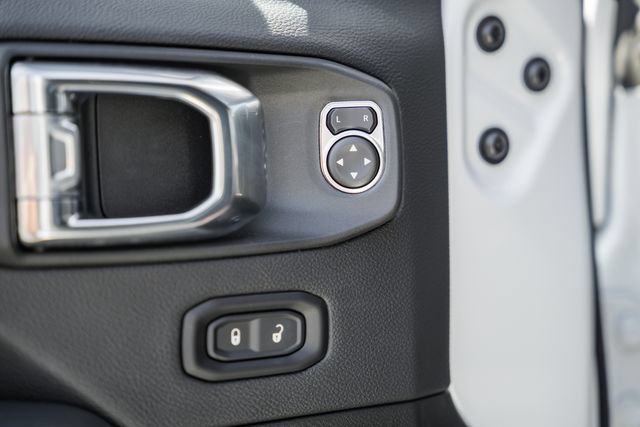 Used 2025 Jeep Wrangler Unlimited Rubicon AWD/4WD image 42