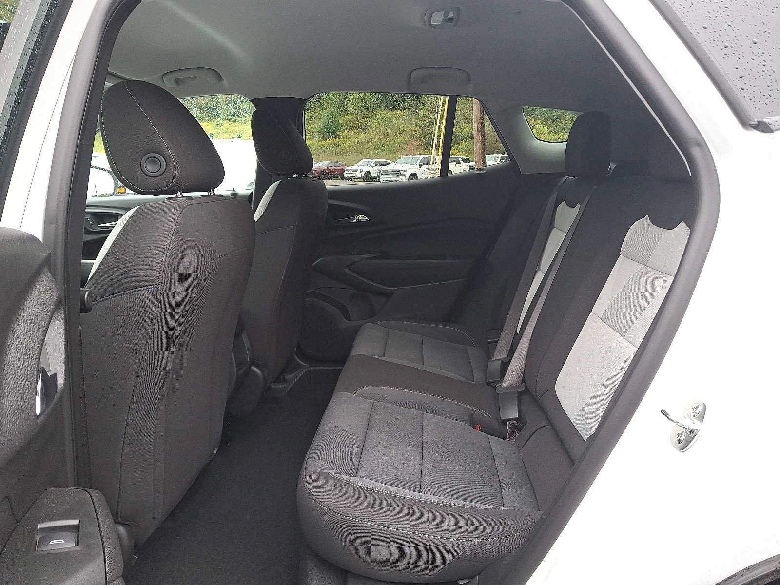 Used 2025 Chevrolet Trax LS w/ LS Convenience Package FWD image 10