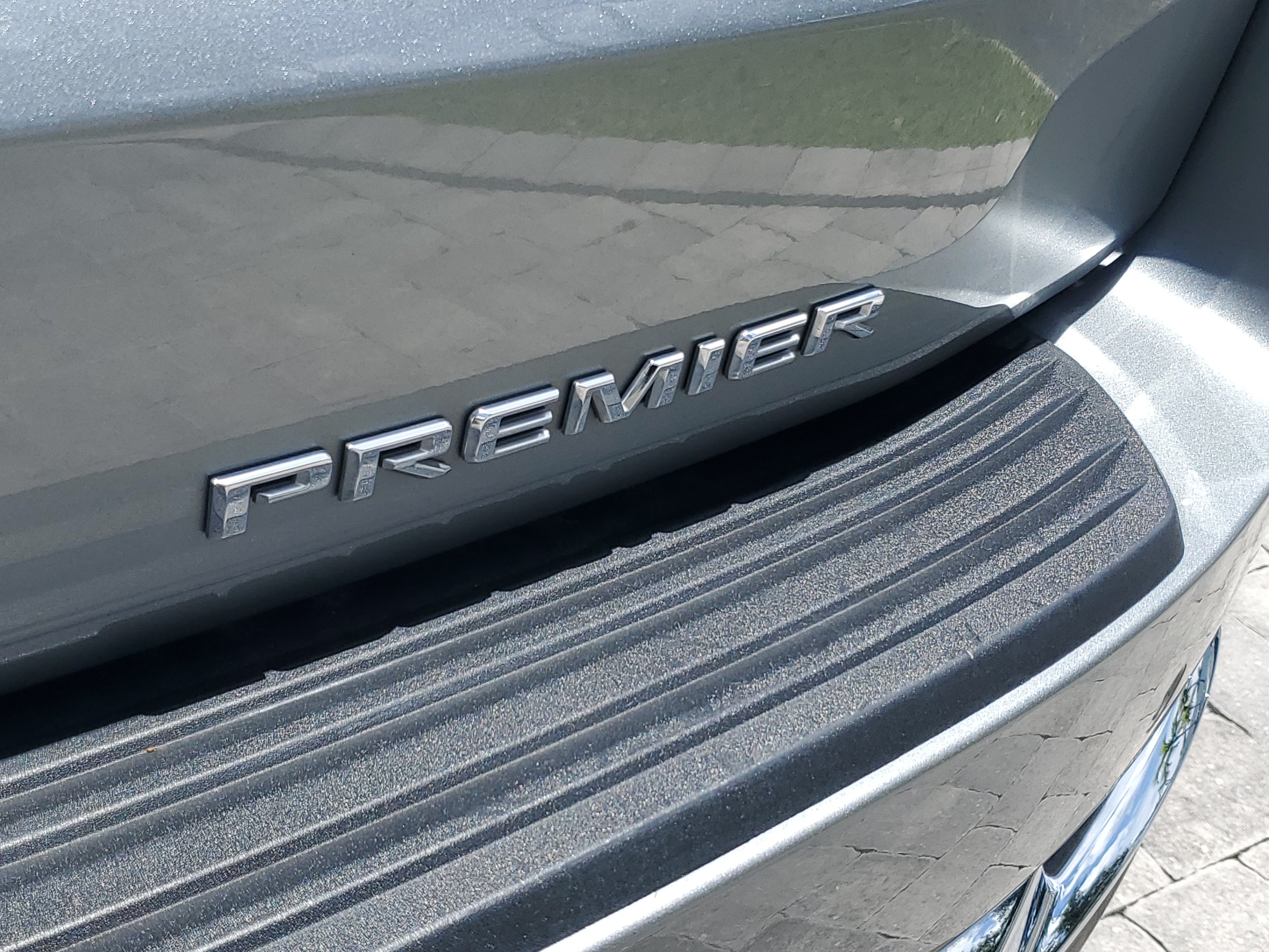 Certified 2025 Chevrolet Tahoe Premier AWD/4WD image 9