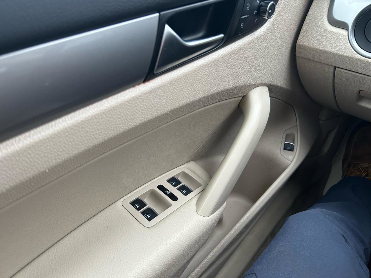 Used 2014 Volkswagen Passat 1.8T Wolfsburg Edition image 23