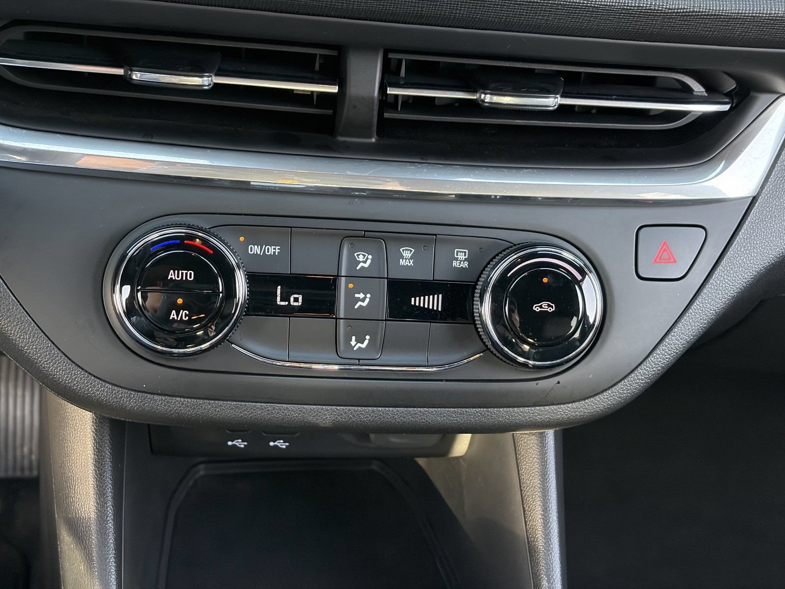 Used 2024 Buick Envista Preferred FWD image 29