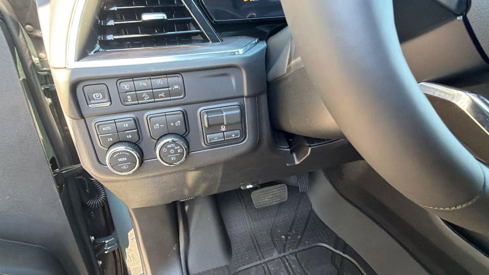 New 2026 Chevrolet Suburban Z71 w/ Z71 Off-Road Package AWD/4WD image 17