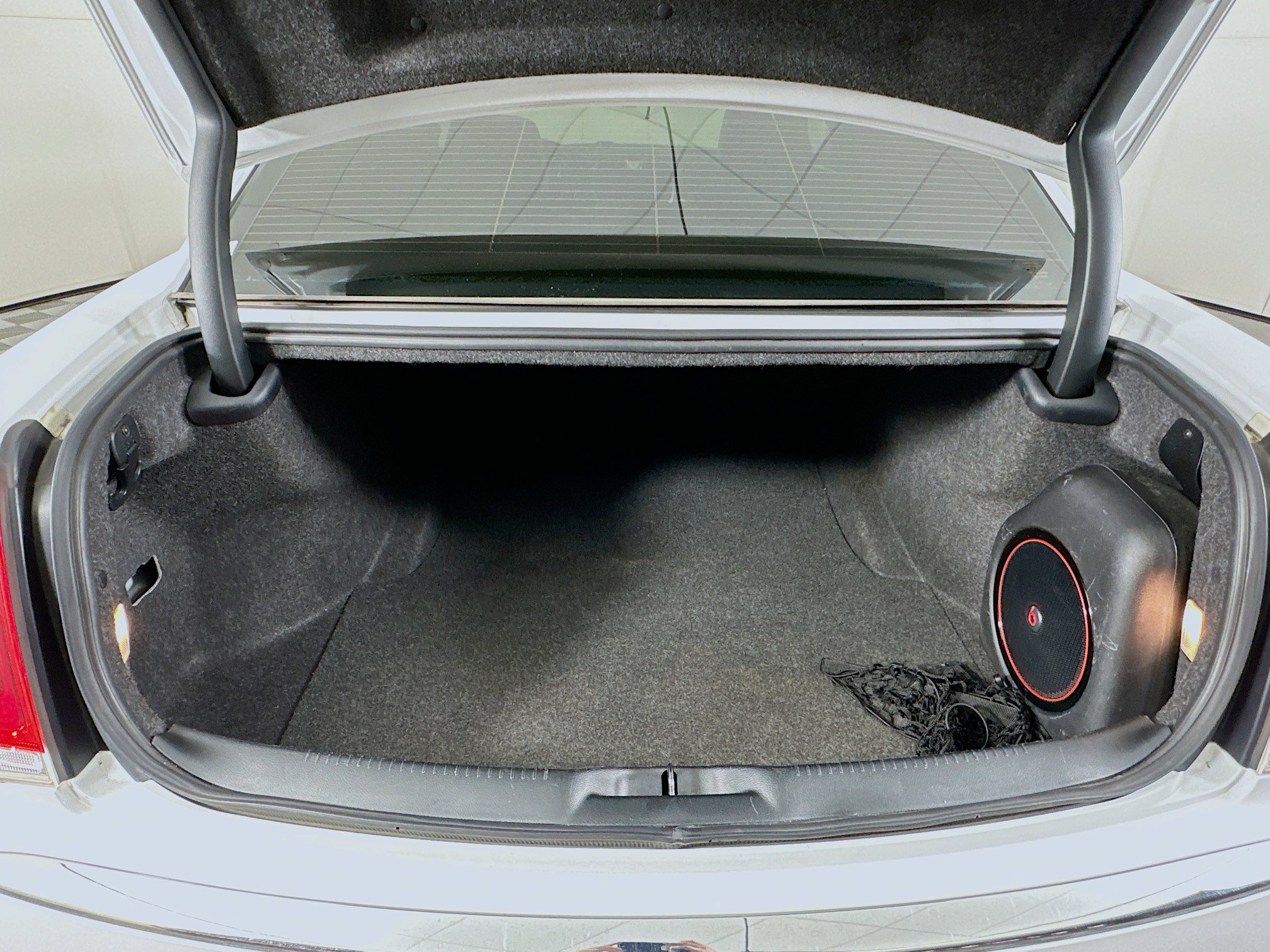 Used 2016 Chrysler 300 Limited RWD image 28