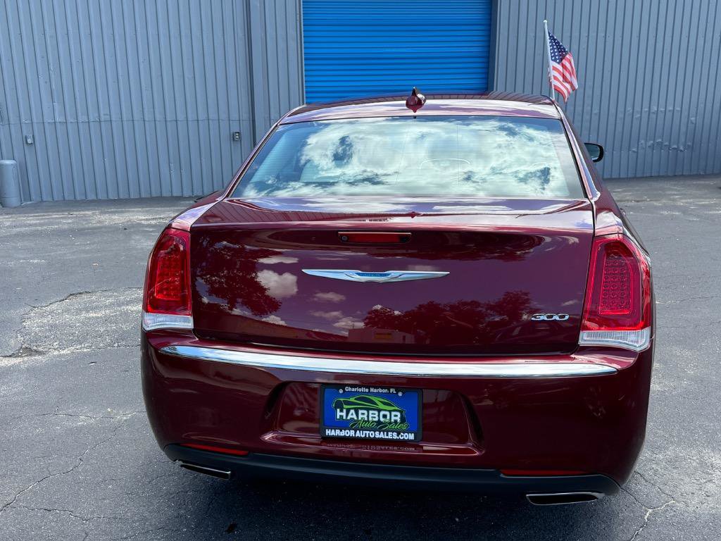 Used 2017 Chrysler 300 Limited RWD image 5