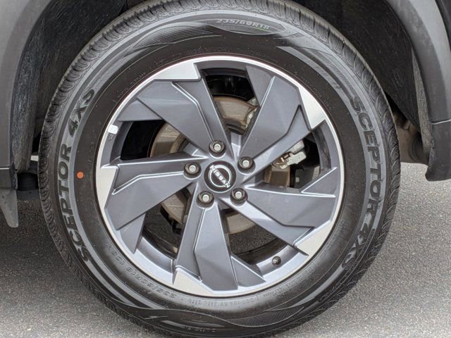 Used 2025 Nissan Rogue SV FWD image 13