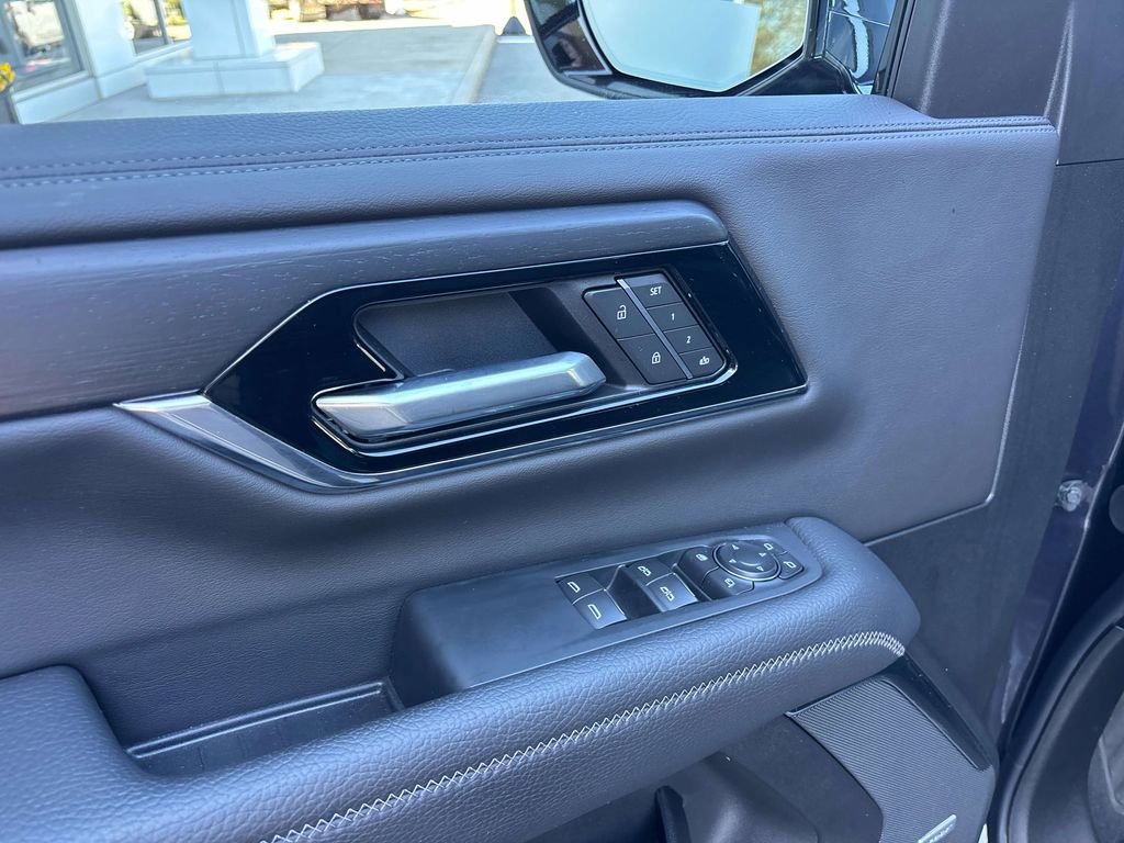 Used 2026 GMC Yukon Denali AWD/4WD image 8