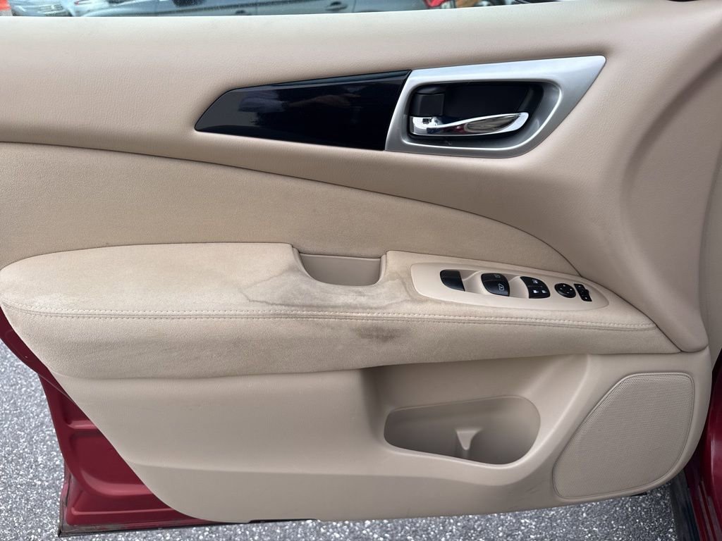 Used 2015 Nissan Pathfinder SV image 19