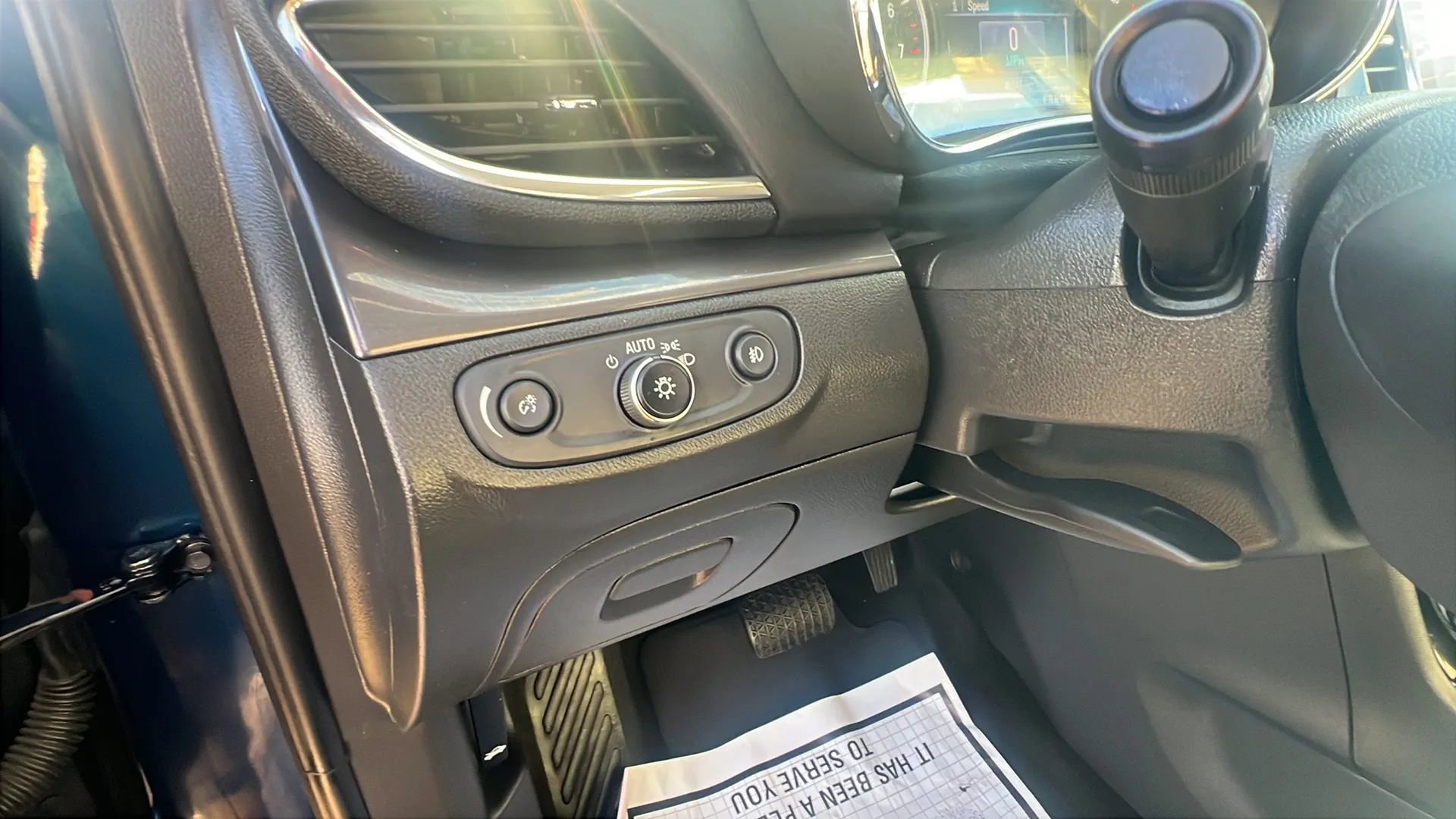 Used 2019 Buick Encore Essence image 25