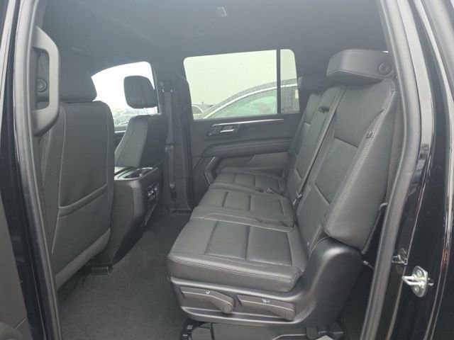 Used 2025 Chevrolet Suburban Z71 AWD/4WD image 10