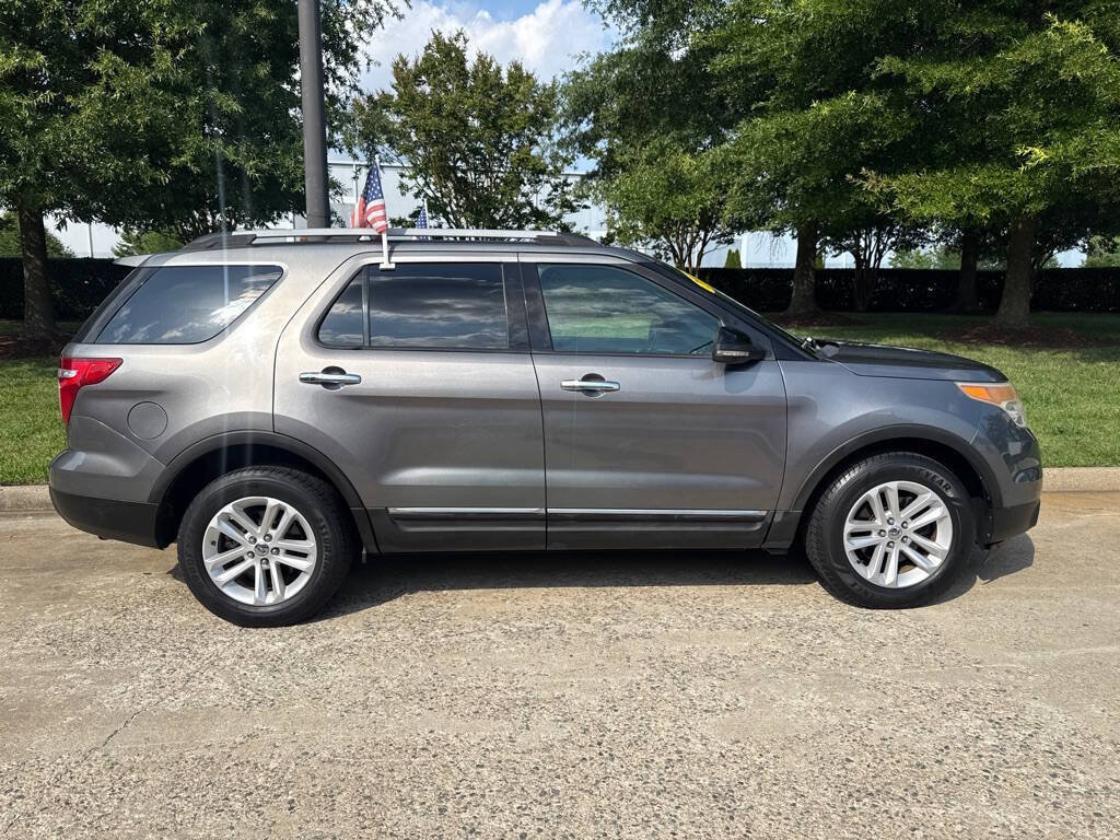 Used 2011 Ford Explorer XLT w/ 202A Rapid Spec Order Code AWD/4WD image 2