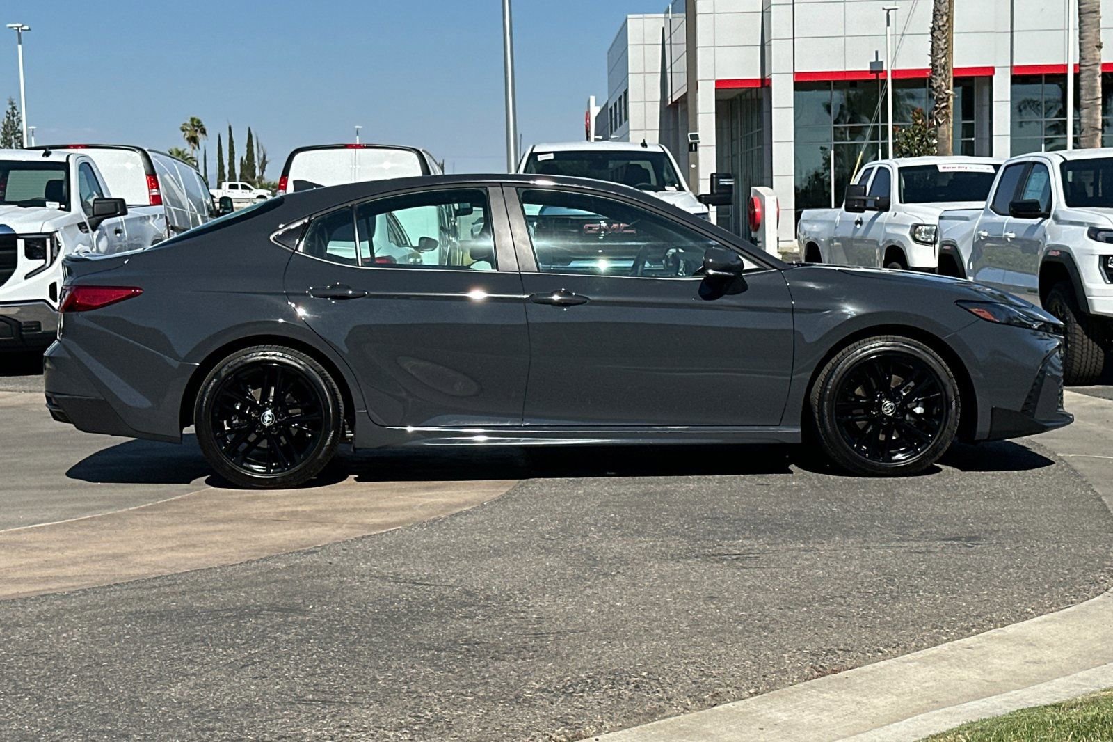 Used 2026 Toyota Camry SE FWD image 3