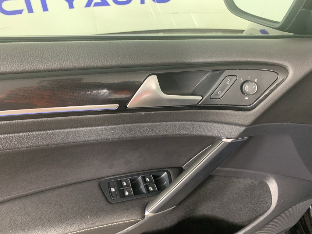 Used 2016 Volkswagen Golf R 4-Door image 15