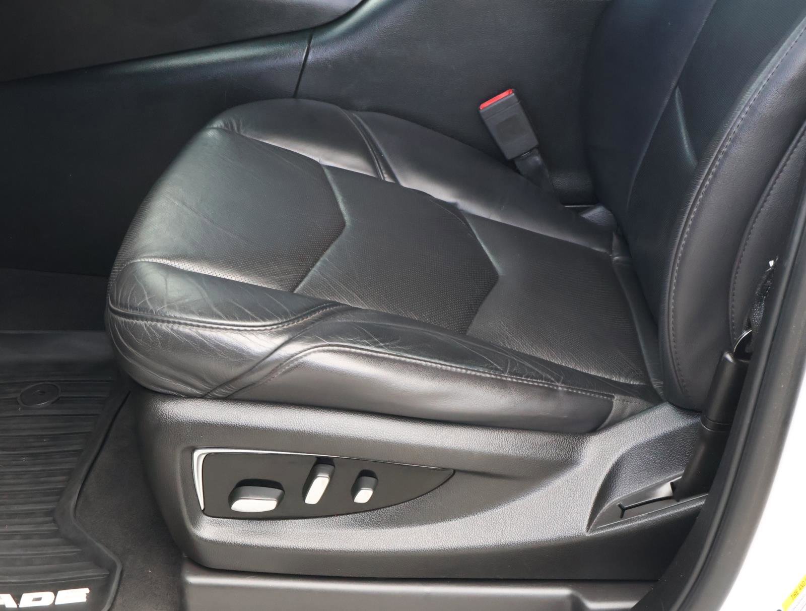 Used 2018 Cadillac Escalade Premium Luxury RWD image 20