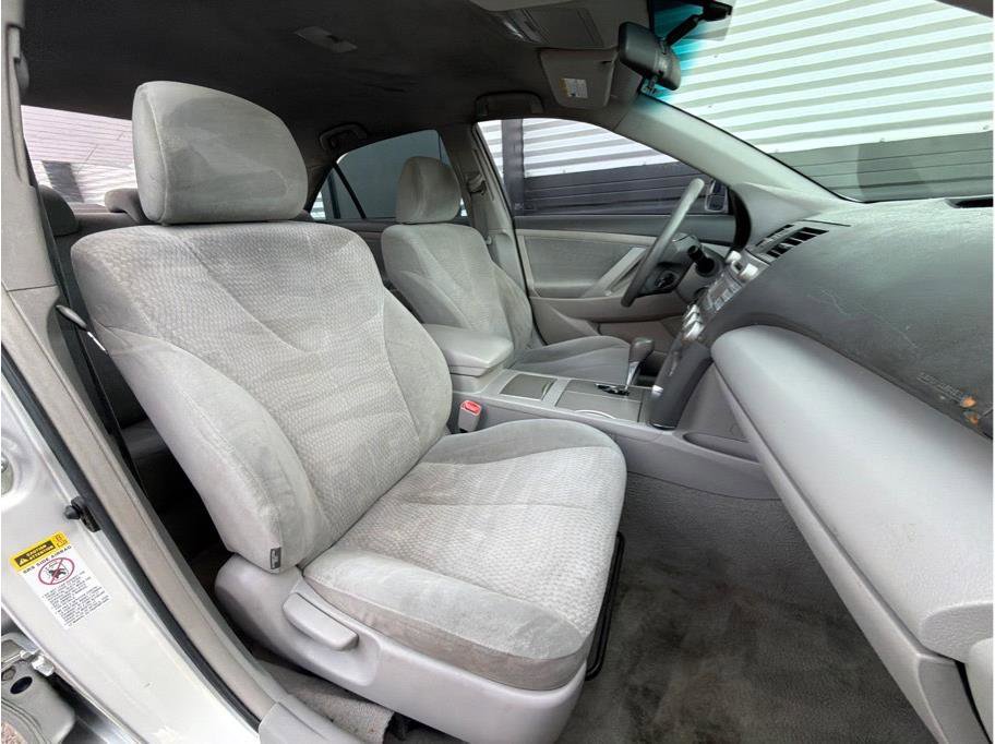 Used 2010 Toyota Camry LE FWD image 19