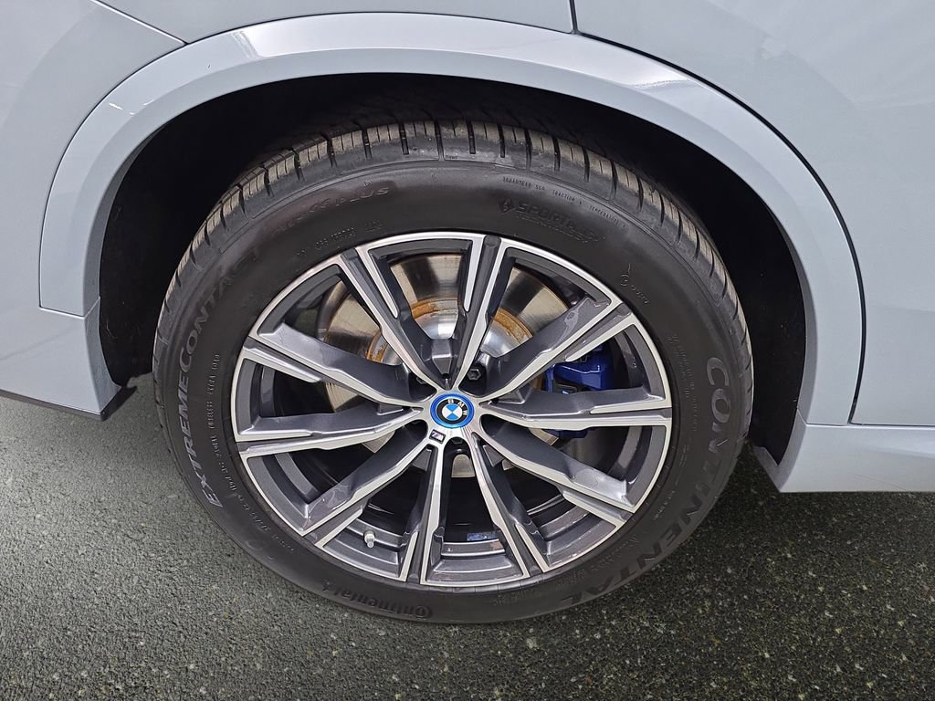 Used 2024 BMW X5 xDrive50e w/ M Sport Package image 33