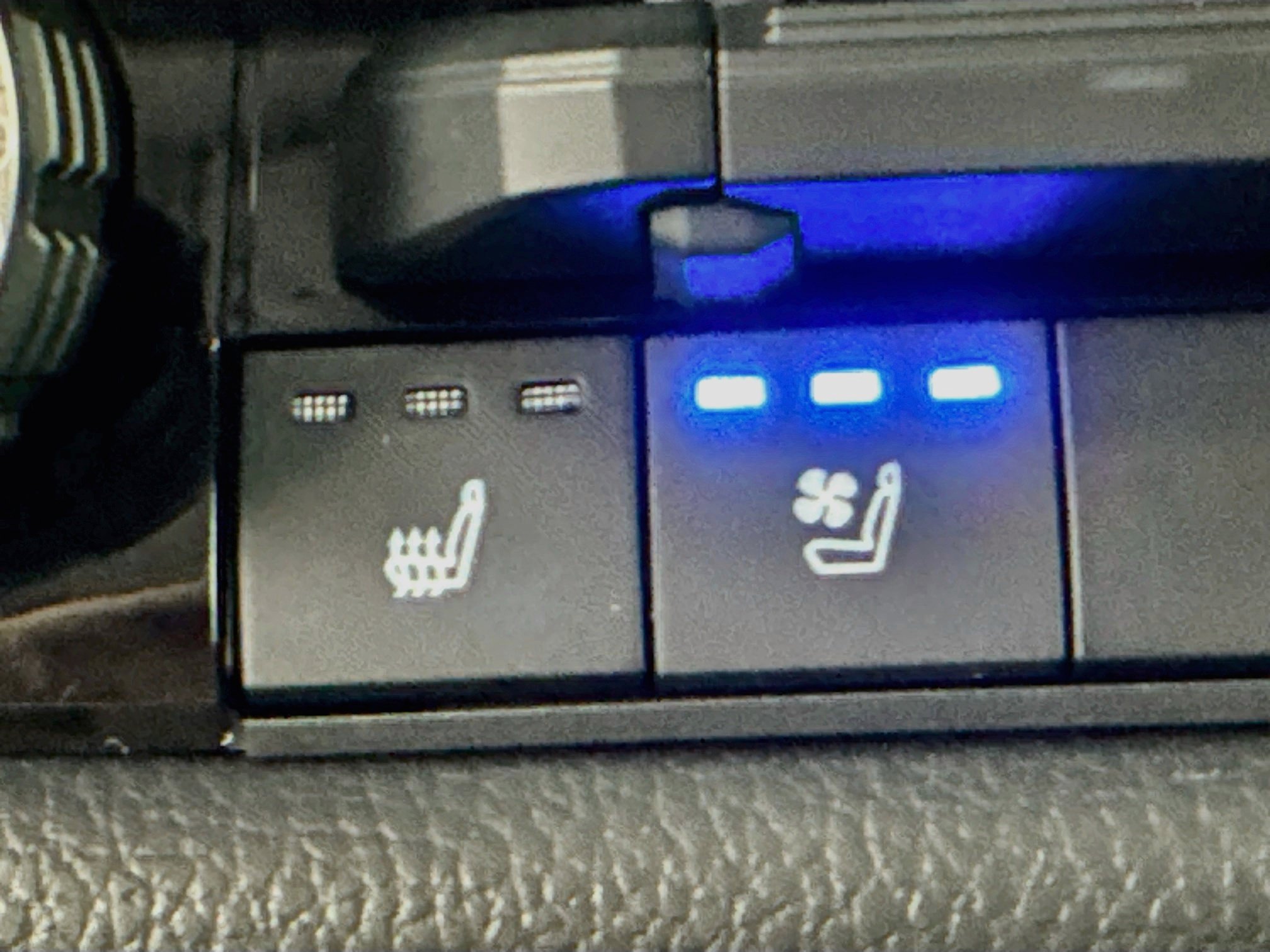 Used 2024 Toyota Tundra Limited AWD/4WD image 19