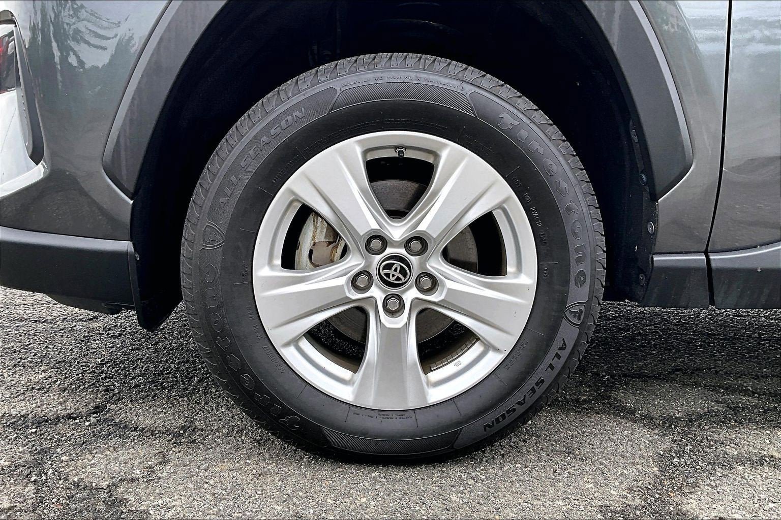 Used 2021 Toyota RAV4 LE AWD/4WD image 9