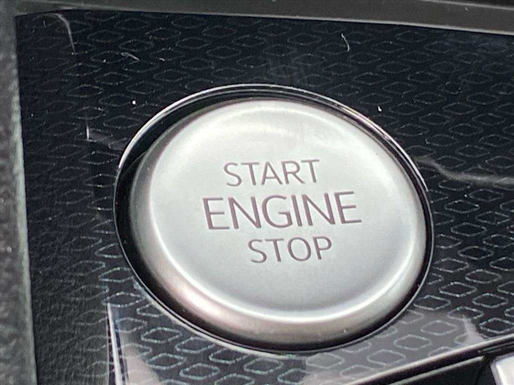 New 2026 Volkswagen Taos SE image 8