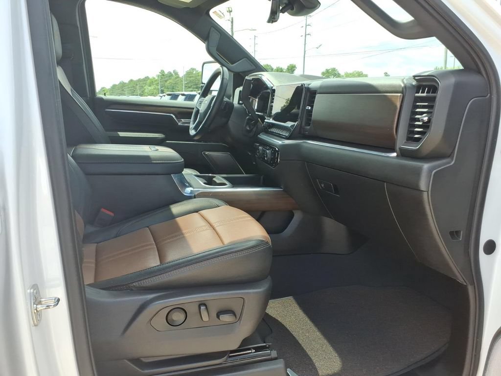 Used 2024 Chevrolet Silverado 2500 High Country w/ High Country Premium Package AWD/4WD image 11