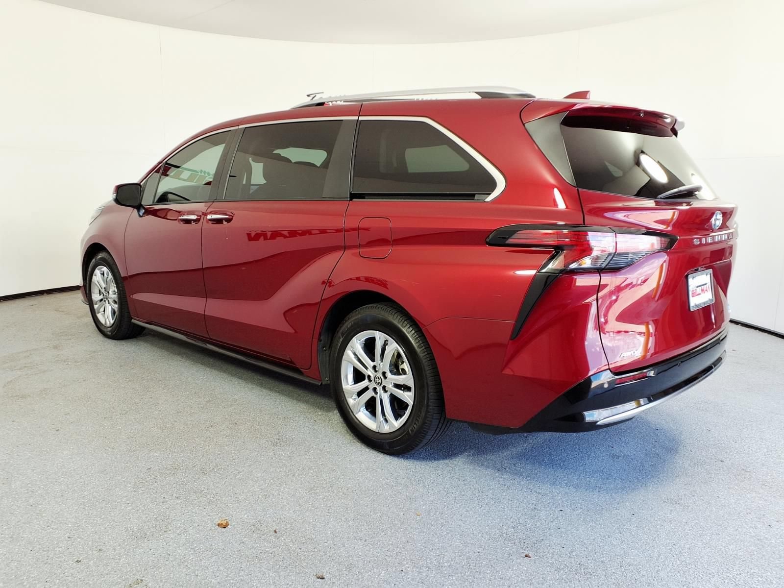 Used 2022 Toyota Sienna Platinum AWD/4WD image 8