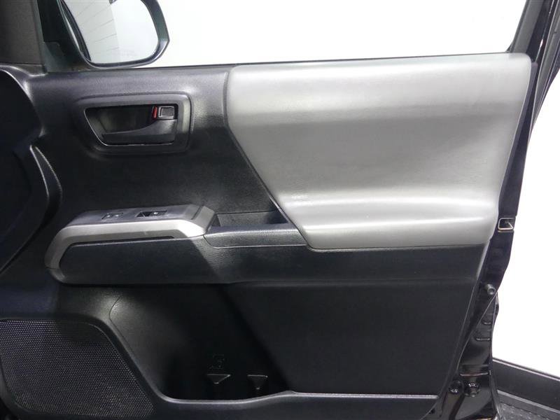 Used 2016 Toyota Tacoma SR5 w/ SR5 Appearance Package (SN) image 17
