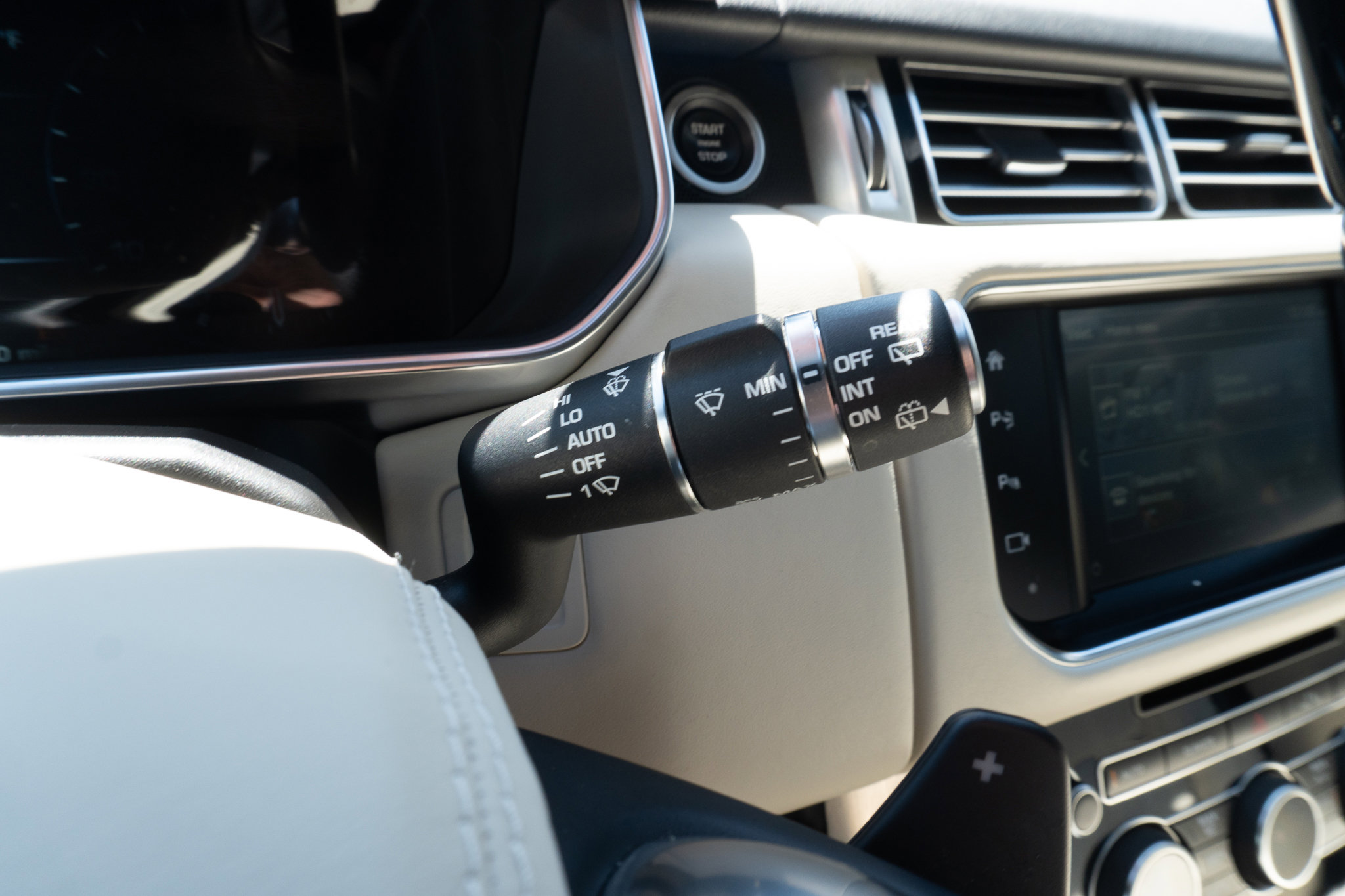 Used 2016 Land Rover Range Rover Supercharged image 16