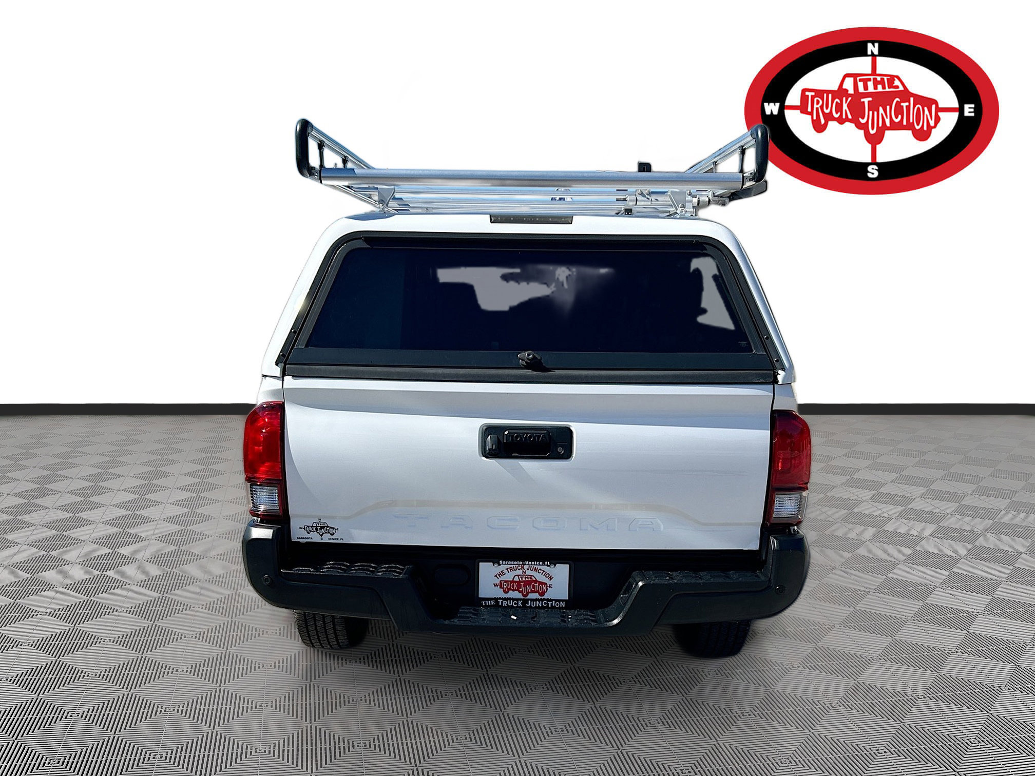 Used 2022 Toyota Tacoma SR image 6