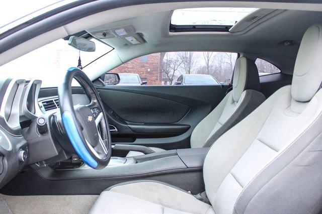 Used 2015 Chevrolet Camaro LT RWD image 12
