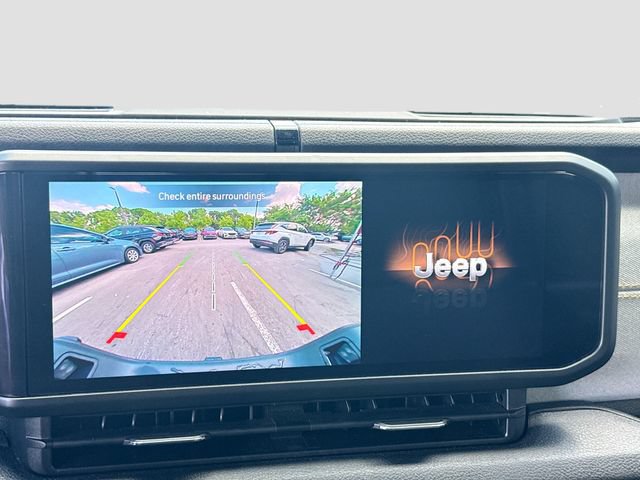 Used 2025 Jeep Gladiator Sport AWD/4WD image 13