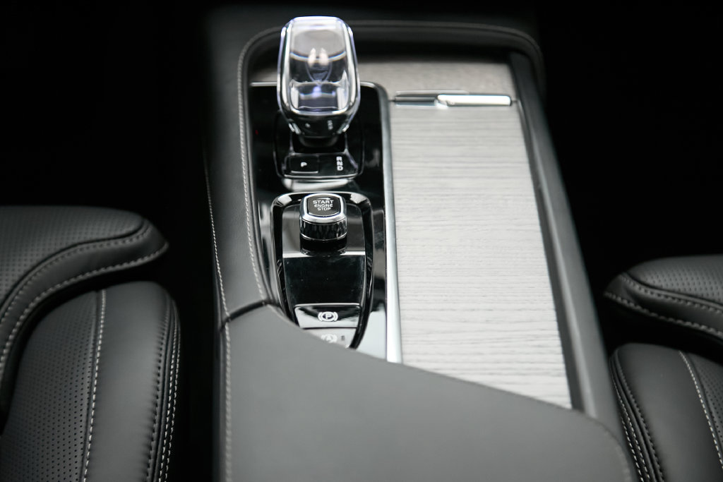 Certified 2024 Volvo XC90 B6 Ultimate AWD/4WD image 32