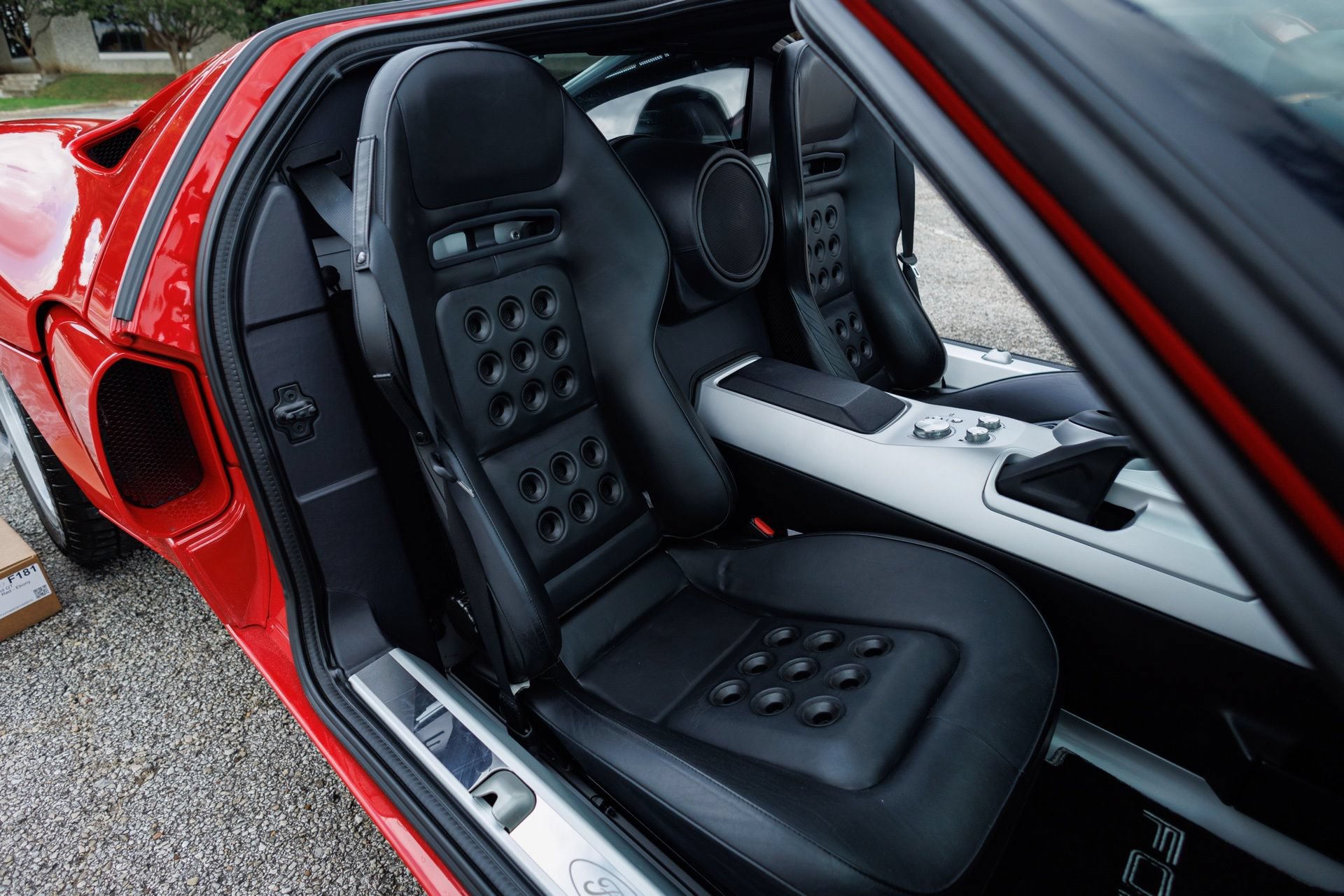 Used 2005 Ford GT RWD image 32