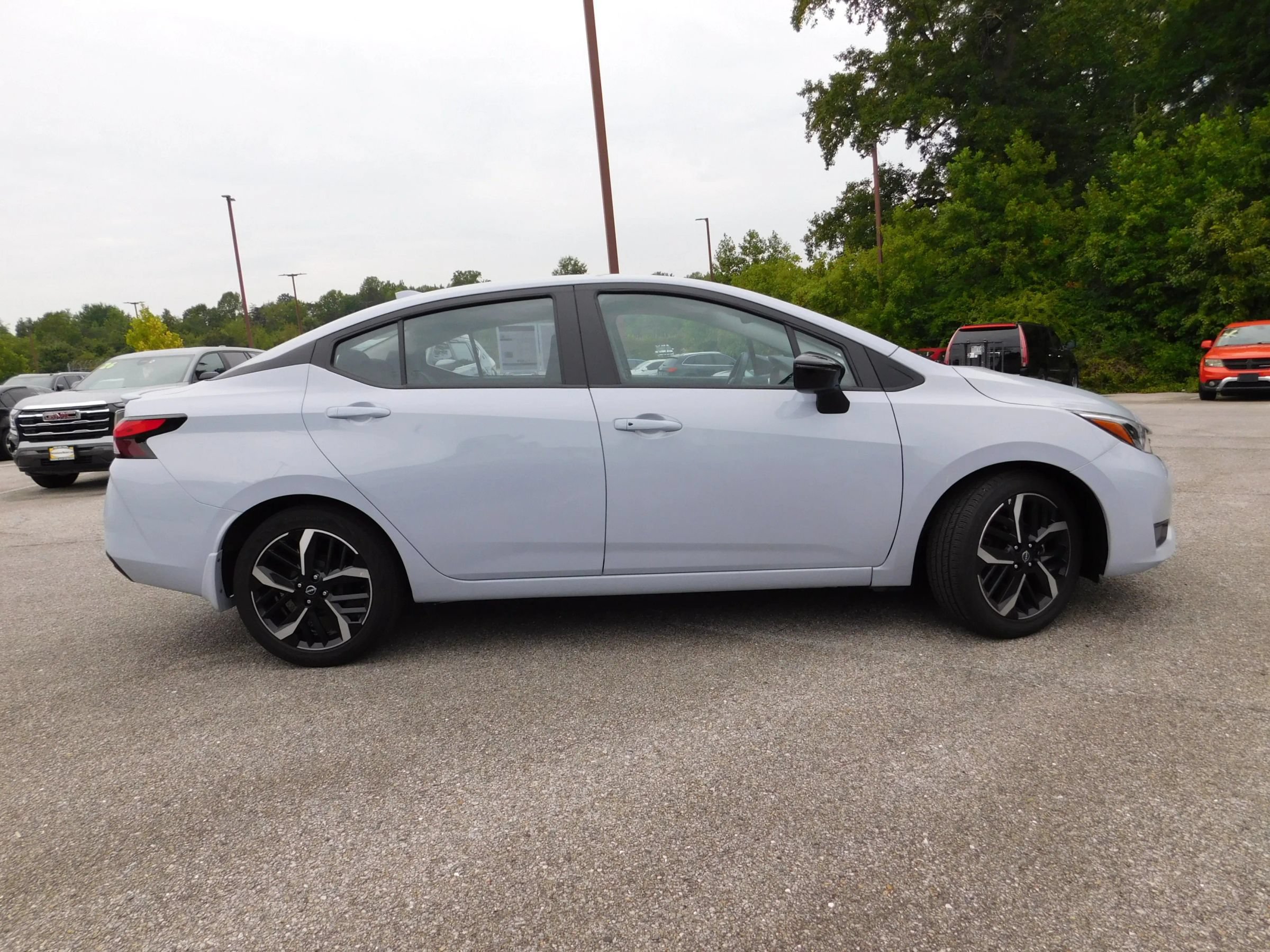 Used 2025 Nissan Versa SR w/ Trunk Package FWD image 5