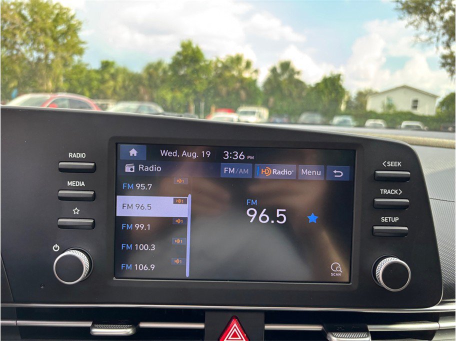 Used 2022 Hyundai Elantra SE FWD image 22