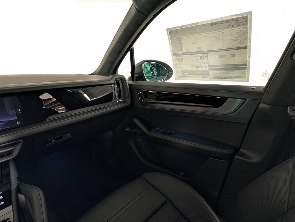 New 2026 Porsche Cayenne GTS AWD/4WD image 23