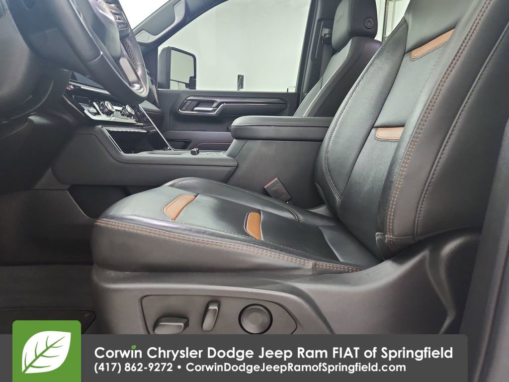Used 2024 GMC Sierra 3500 AT4 w/ AT4 Premium Plus Package AWD/4WD image 11