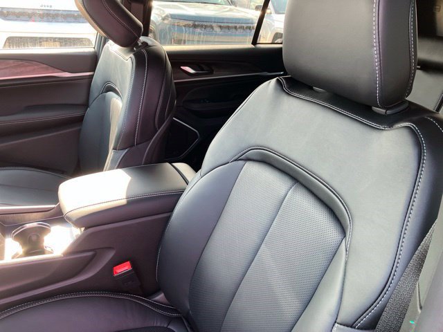 New 2026 Jeep Grand Cherokee Limited AWD/4WD image 12