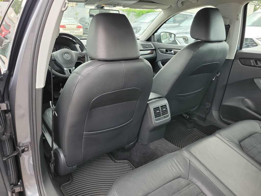 Used 2014 Volkswagen Passat TDI SEL Premium FWD image 13